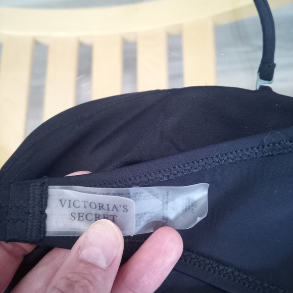 Victoria's Secret Black Bikini Top - Picture 2 of 2